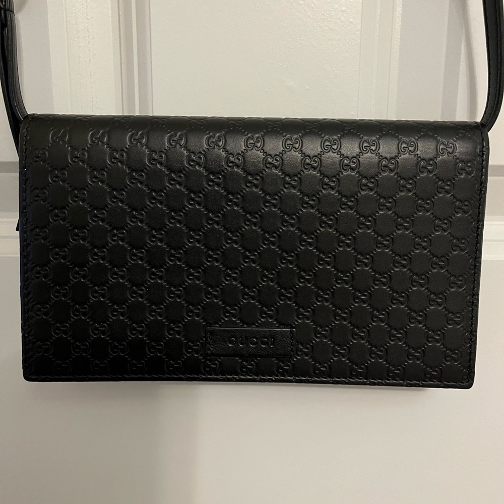 Gucci crossbody wallet